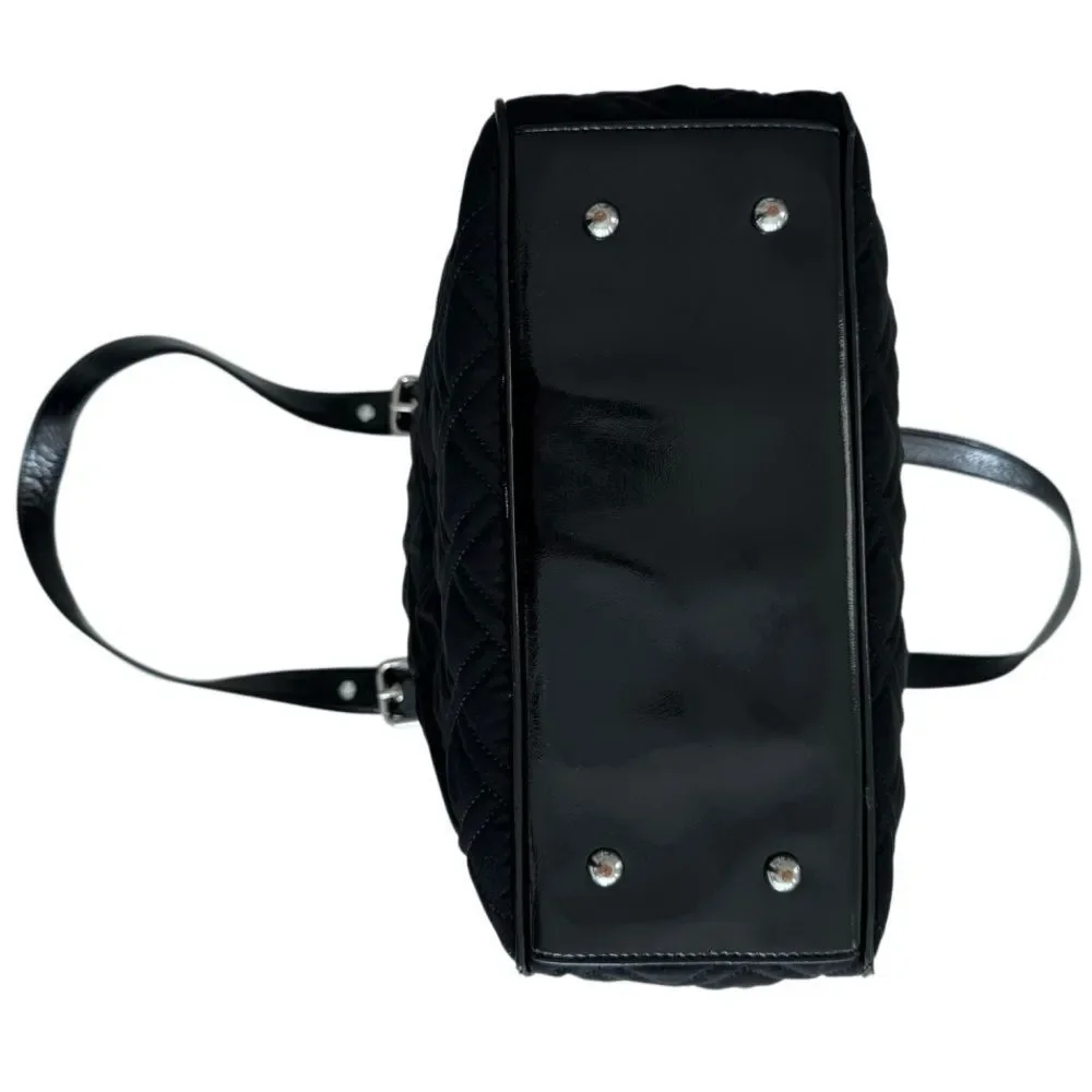 Vera Bradley zippered bottom